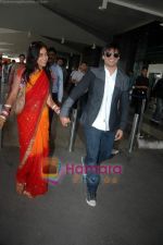  Vivek Oberoi with wife Priyanka Alva after marriage arrive at Mumbai airport on 30th Oct 2010 (24).JPG